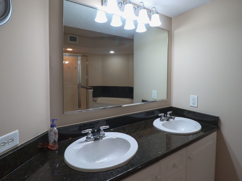 Yacht Club Villas #1-201 3 Bedroom Condo