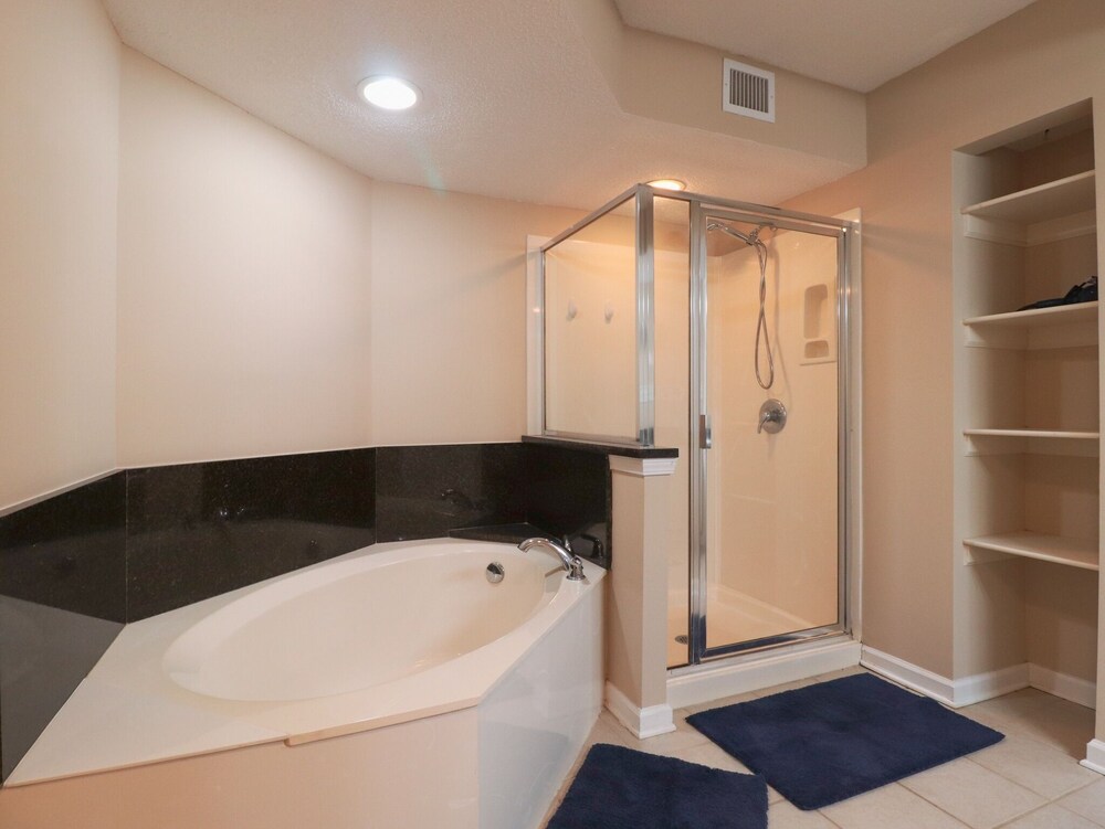 Yacht Club Villas #1-201 3 Bedroom Condo