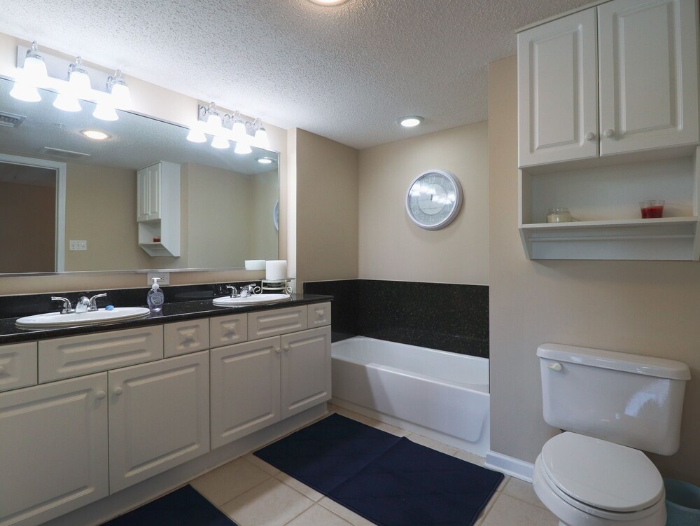 Yacht Club Villas #1-201 3 Bedroom Condo