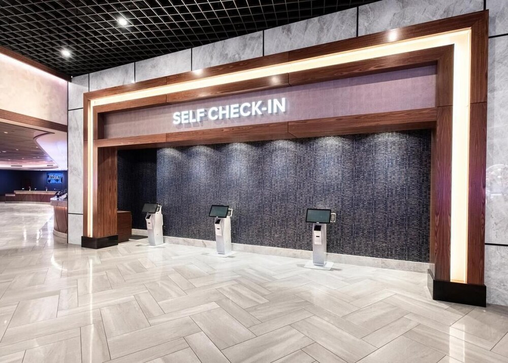 Adventure Awaits! 3 Great Units On Strip, 2 Pools, Restaurants & Bars, Casino!