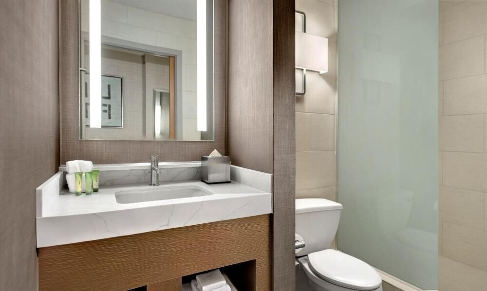 Adventure Awaits! 3 Great Units On Strip, 2 Pools, Restaurants & Bars, Casino!