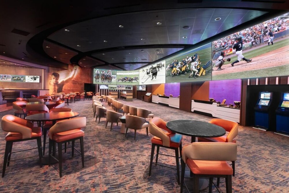 Adventure Awaits! 3 Great Units On Strip, 2 Pools, Restaurants & Bars, Casino!