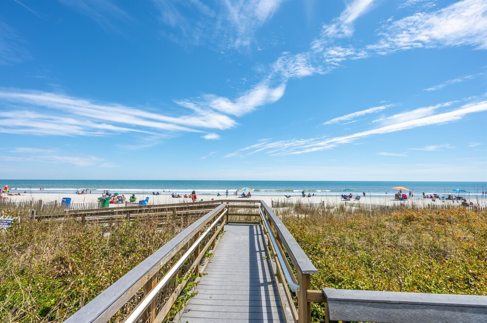 ⭐ NEW - HIGH FLOOR - Direct Oceanfront! Amazing Views!