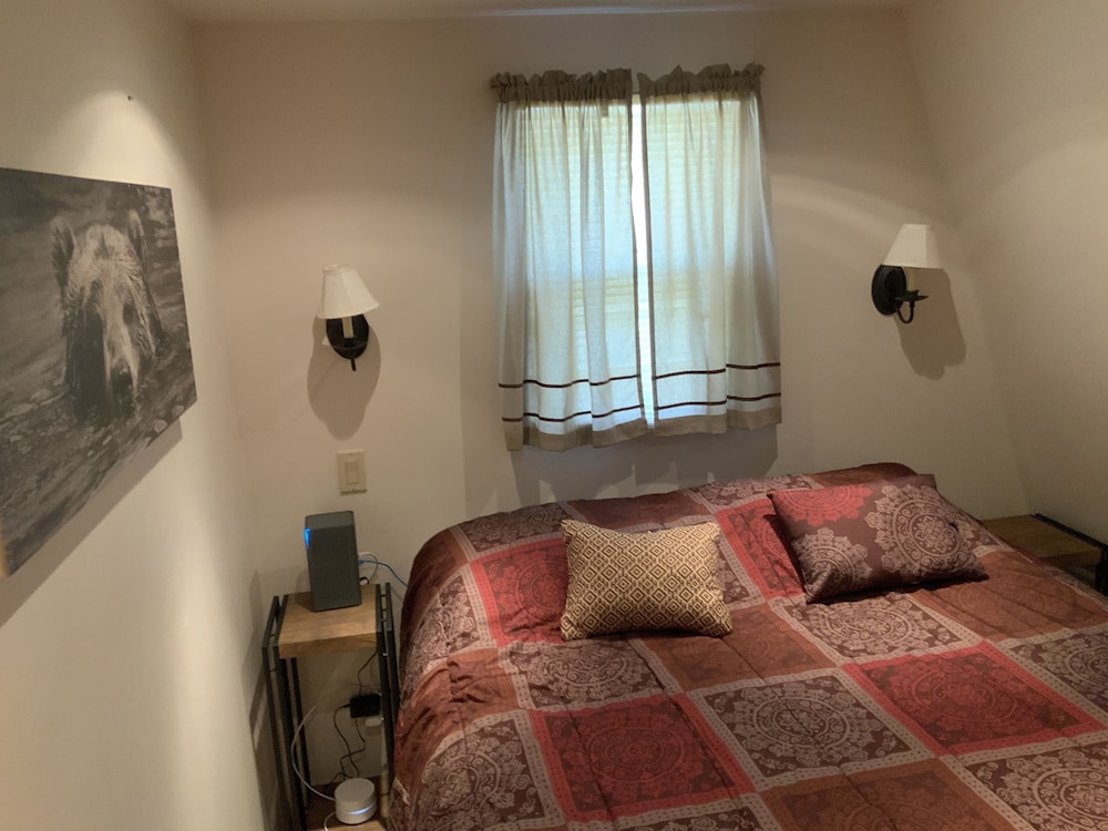 Located right in the heart of downtown Dubois Dubois Vrbo