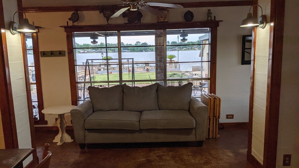 Rubies on the River- large yard, private pier, great for couples and families