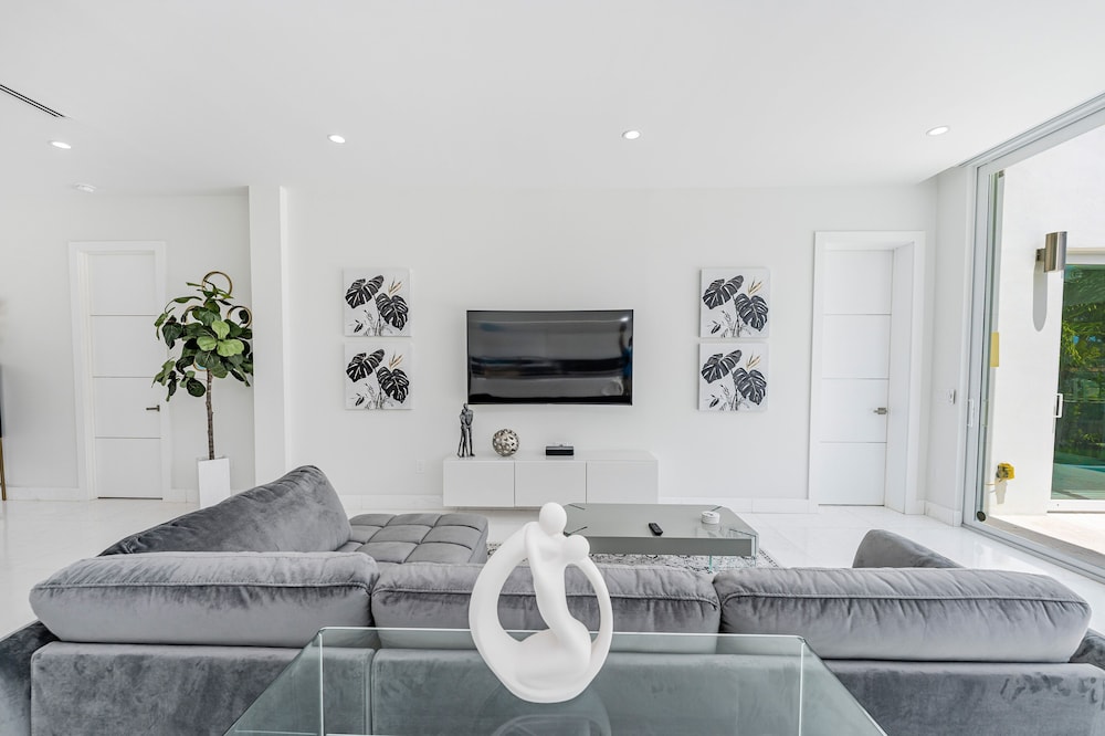 EXCLUSIVE PRIVATE RETREAT IN MIAMI !!!!