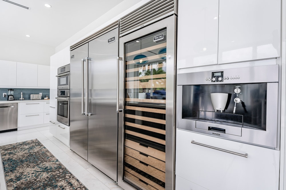 EXCLUSIVE PRIVATE RETREAT IN MIAMI !!!!