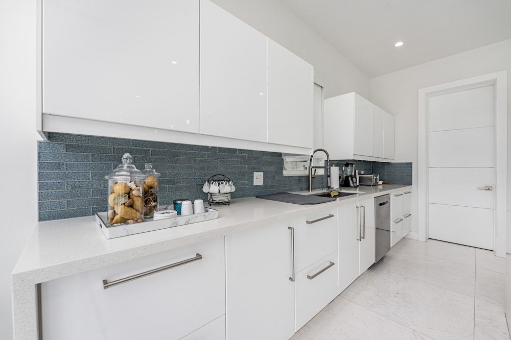 EXCLUSIVE PRIVATE RETREAT IN MIAMI !!!!