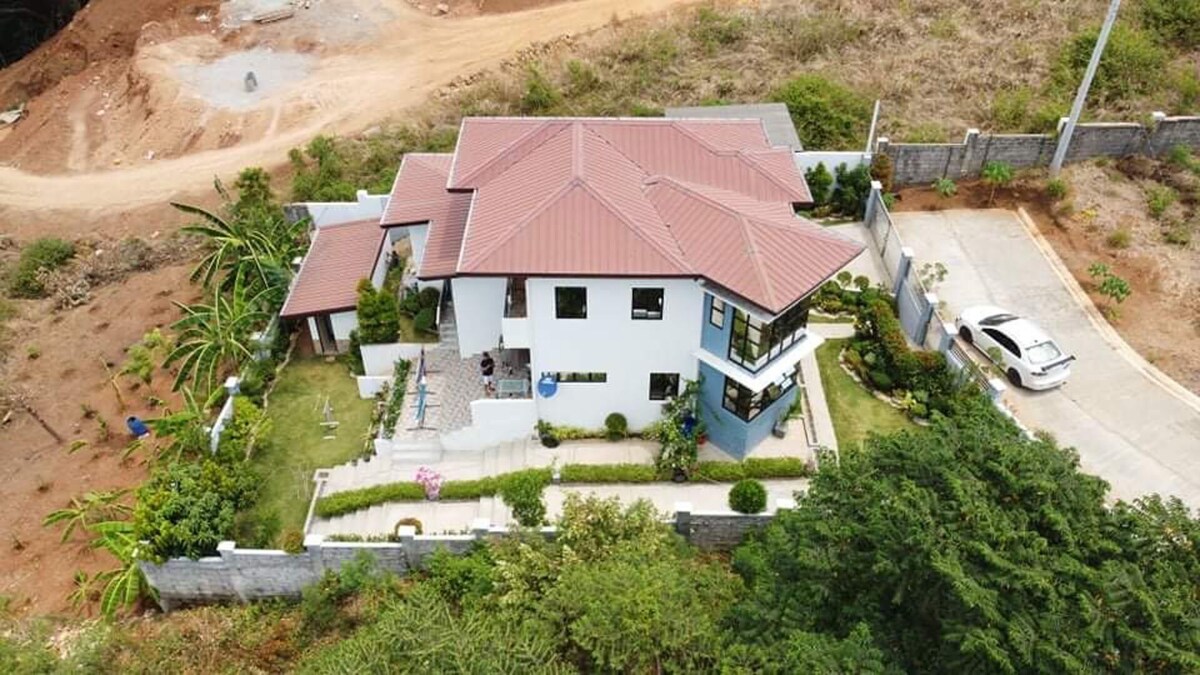 Luxury Villa in Mariveles Bataan