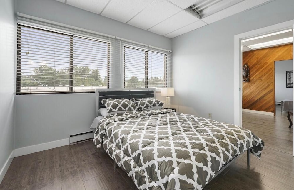 UNIT 200B Comfortable apartment with a full kitchen Aldergrove Vrbo