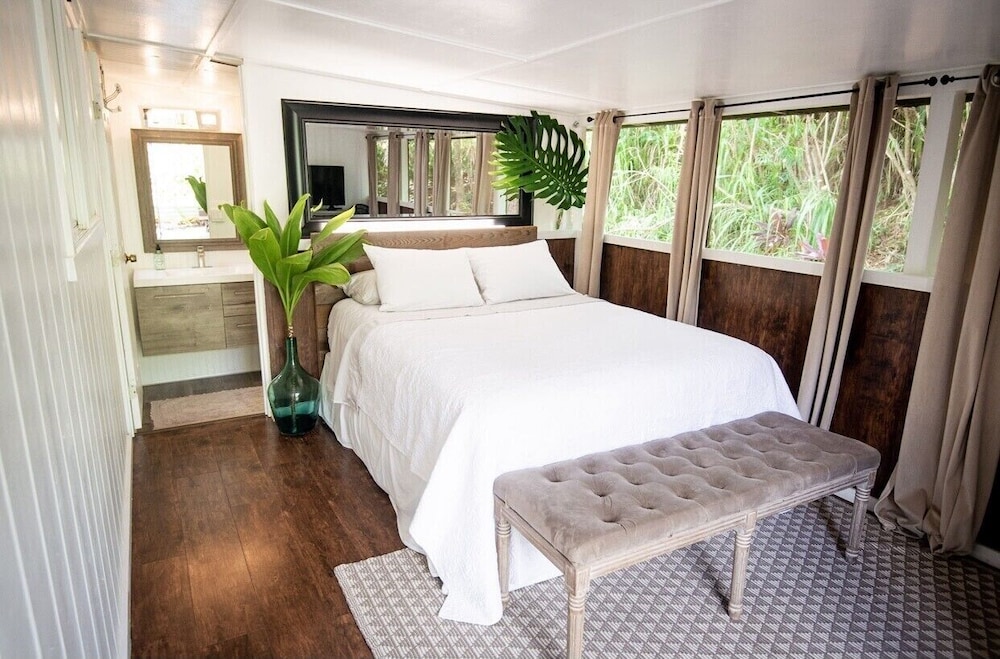 Cute and quaint little cottage on a homestead. Anahola Vrbo