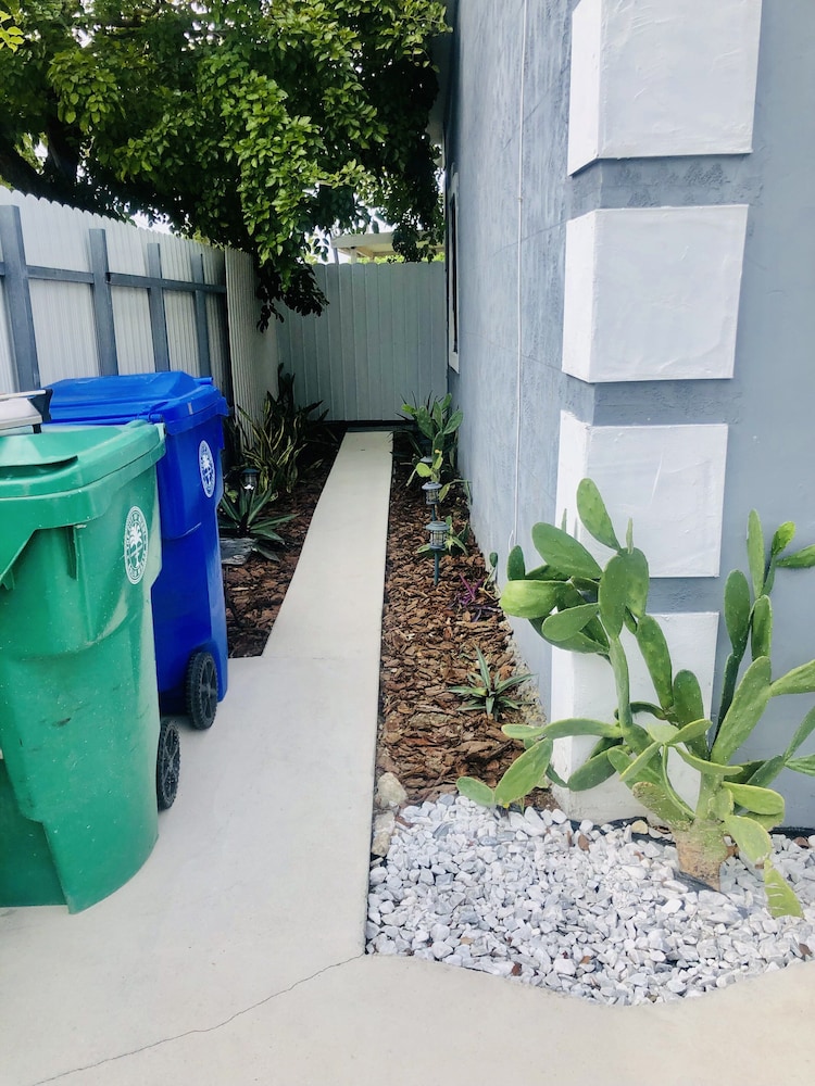 VACATION NEST CLOSE TO WYNWOOD, DESIGN DISTRICT AND MIDTOWN SHOPS