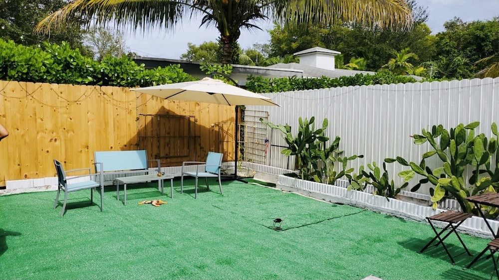 VACATION NEST CLOSE TO WYNWOOD, DESIGN DISTRICT AND MIDTOWN SHOPS