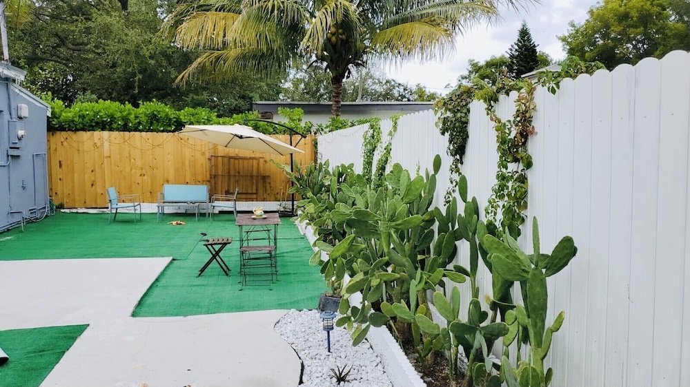 VACATION NEST CLOSE TO WYNWOOD, DESIGN DISTRICT AND MIDTOWN SHOPS