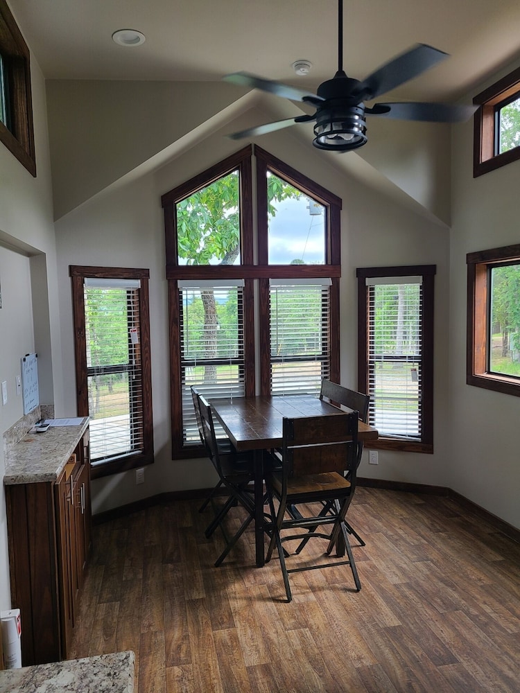 Dinosaur Valley Disc Golf Course and Cabin rental