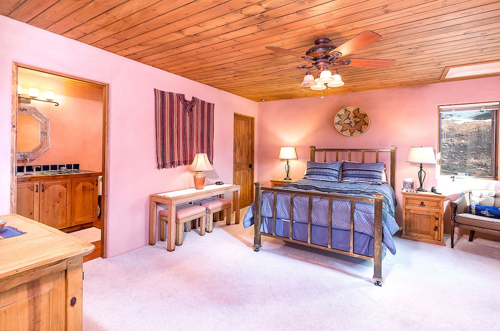 Casa de Paz Mountain View Retreat with Patio, Fireplace, and Pet