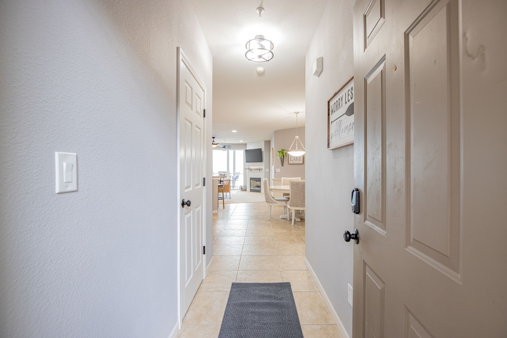 Spectacular Lands' End Condo Main Channel View! ScreenedDeck Elevator