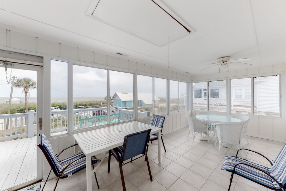 Dogfriendly home close to beach with amazing views, patio, washer/dryer & WiFi Edisto Beach