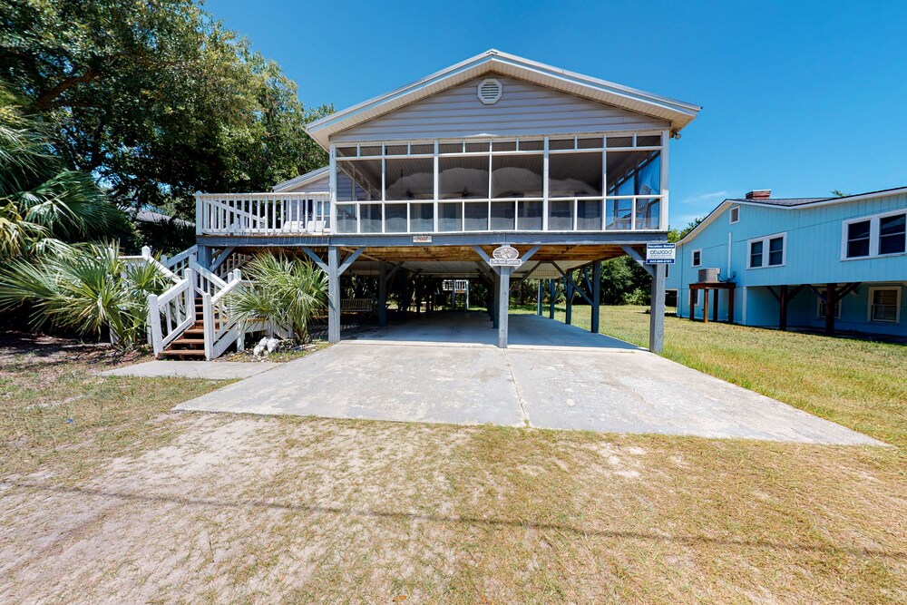 A Block and a Half to the Beach! Dog-Friendly Home w/ Screened Porch & WiFi!