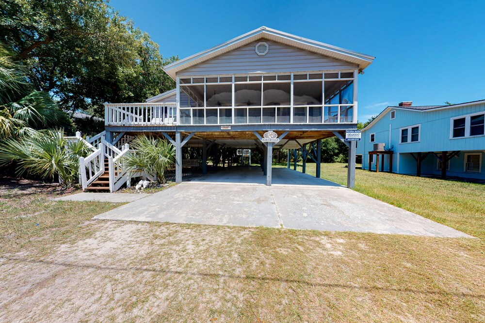 A Block and a Half to the Beach! Dog-Friendly Home w/ Screened Porch & WiFi!