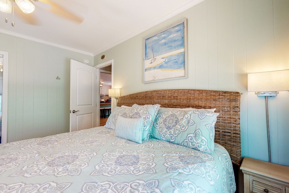 Oceanview dogfriendly home across street from beach with private pool