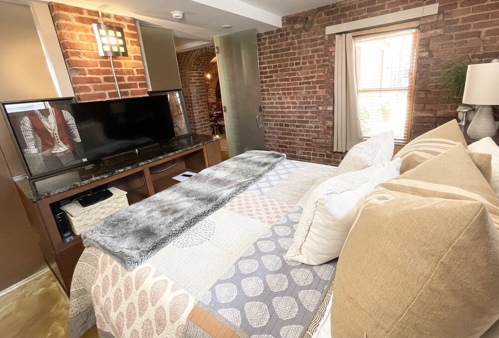 Stunning & Spacious 3BR Downtown Condo Greenville Vrbo