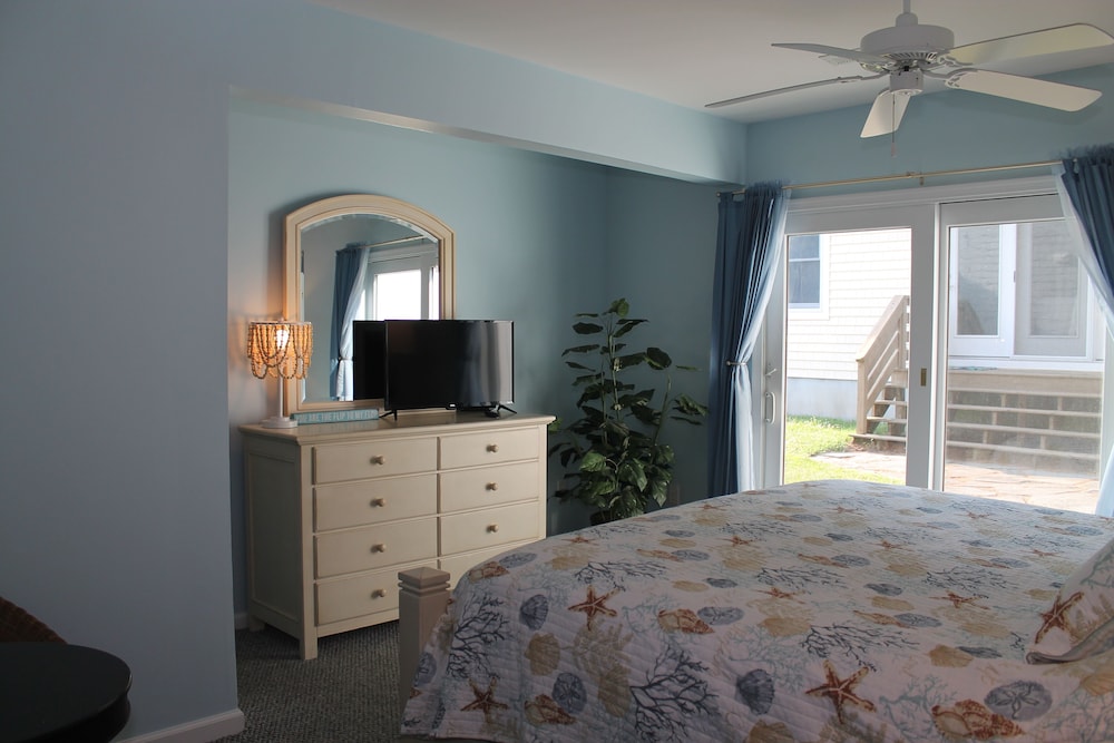 New to the rental world, professionally remodeled, fantastic location