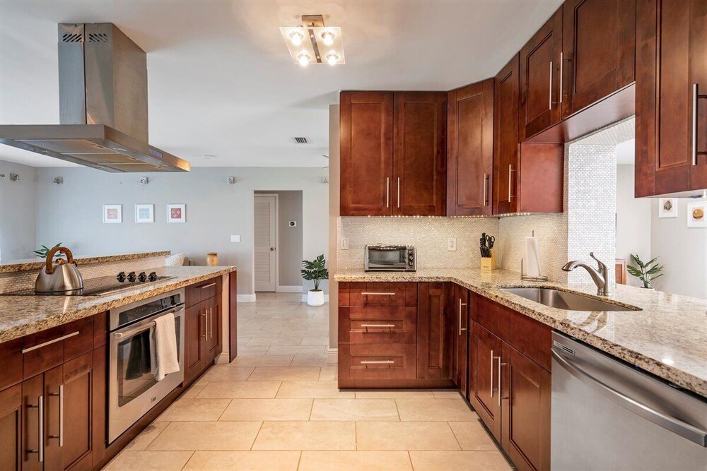 Relaxing Hollywood Hills Villa w/ Private Heated Pool