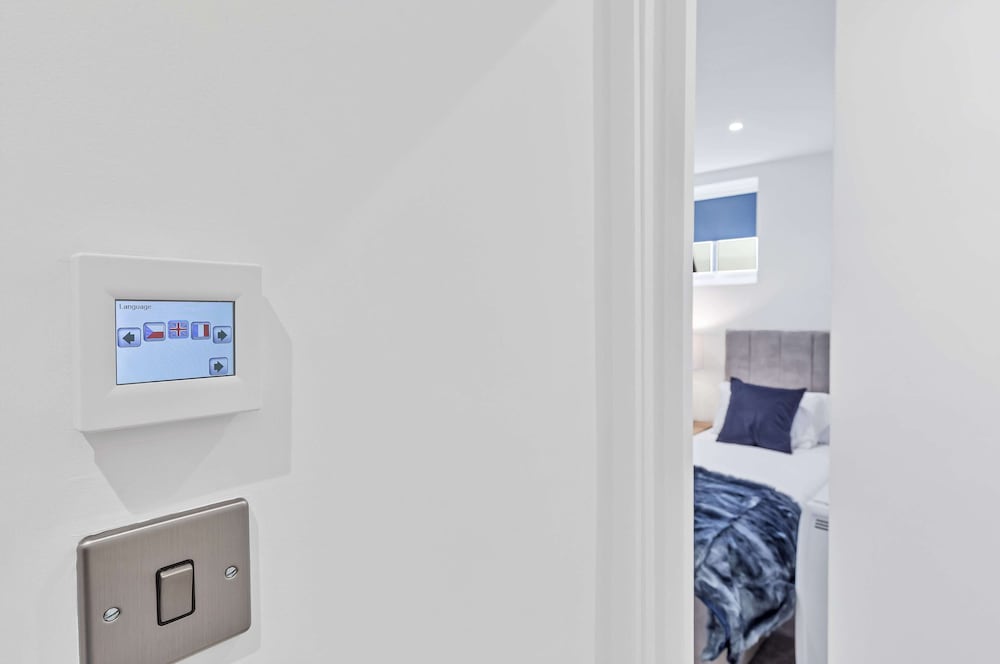 Right On Bright On Apartment 1G