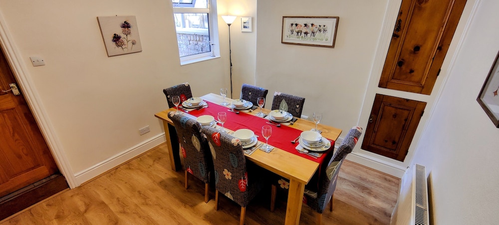 Rhubarb Terrace Cottage on the Coast - Sleeps 1-6!