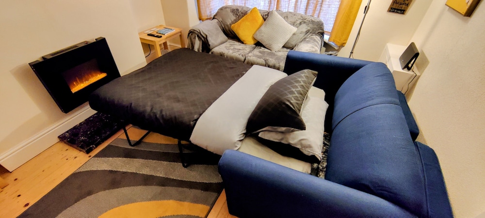 Rhubarb Terrace Cottage on the Coast - Sleeps 1-6!