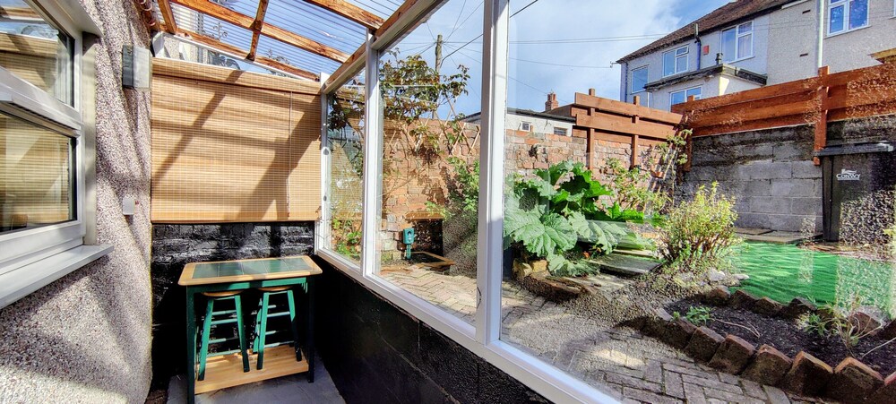 Rhubarb Terrace Cottage on the Coast - Sleeps 1-6!