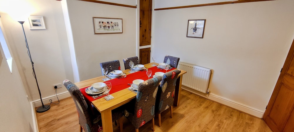 Rhubarb Terrace Cottage on the Coast - Sleeps 1-6!