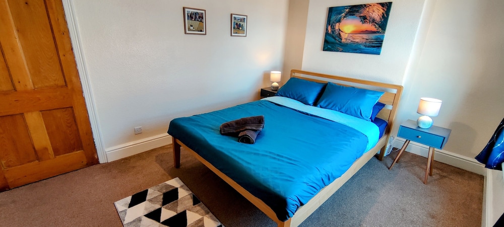 Rhubarb Terrace Cottage on the Coast - Sleeps 1-6!