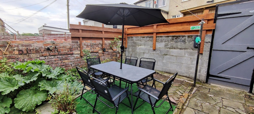 Rhubarb Terrace Cottage on the Coast - Sleeps 1-6!