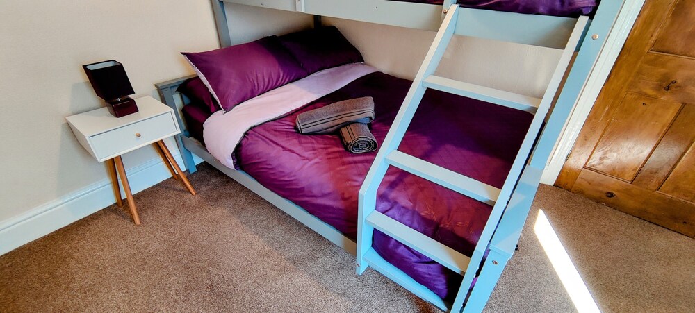 Rhubarb Terrace Cottage on the Coast - Sleeps 1-6!