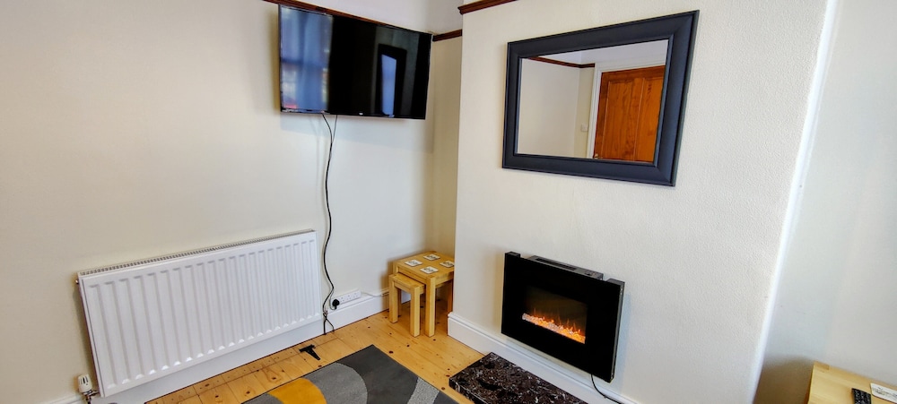 Rhubarb Terrace Cottage on the Coast - Sleeps 1-6!