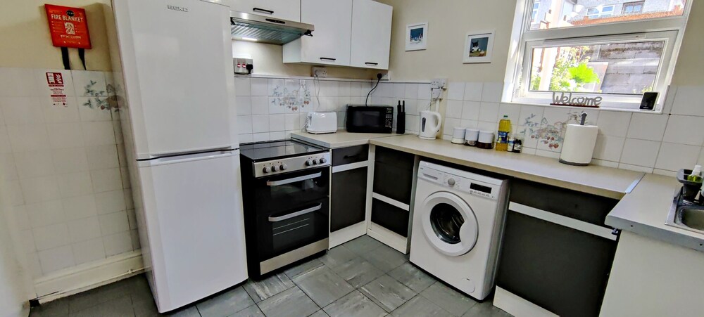 Rhubarb Terrace Cottage on the Coast - Sleeps 1-6!