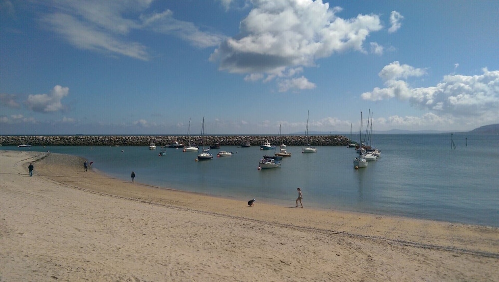 Rhubarb Terrace Cottage on the Coast - Sleeps 1-6!