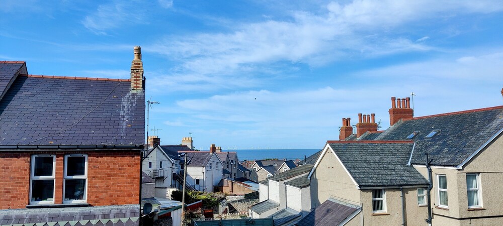 Rhubarb Terrace Cottage on the Coast - Sleeps 1-6!