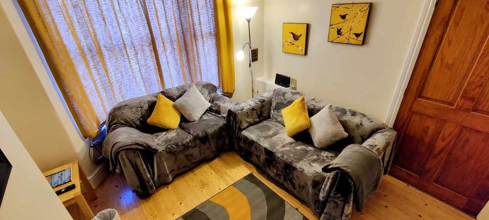 Rhubarb Terrace Cottage on the Coast - Sleeps 1-6!