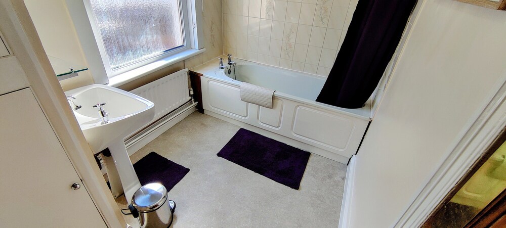 Rhubarb Terrace Cottage on the Coast - Sleeps 1-6!