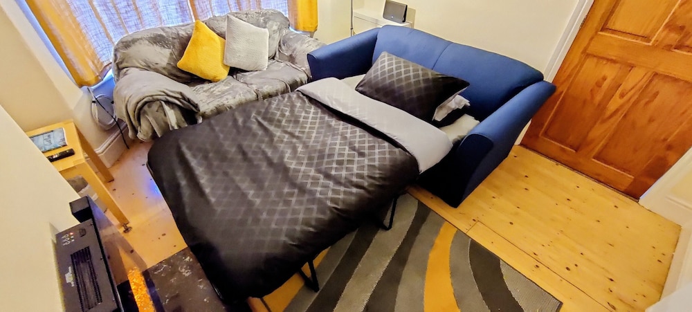 Rhubarb Terrace Cottage on the Coast - Sleeps 1-6!