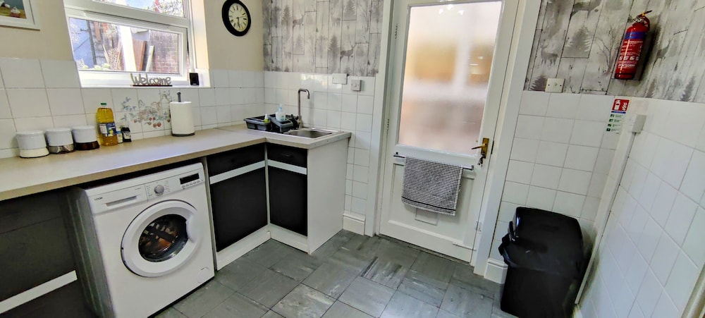 Rhubarb Terrace Cottage on the Coast - Sleeps 1-6!