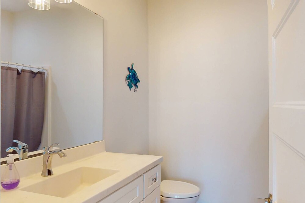 New Single Family Home, Large Deck - Water Views, Great location CB North End