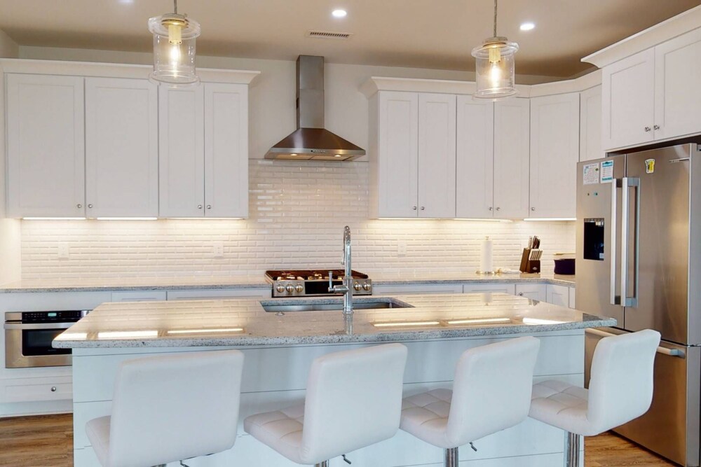 New Single Family Home, Large Deck - Water Views, Great location CB North End