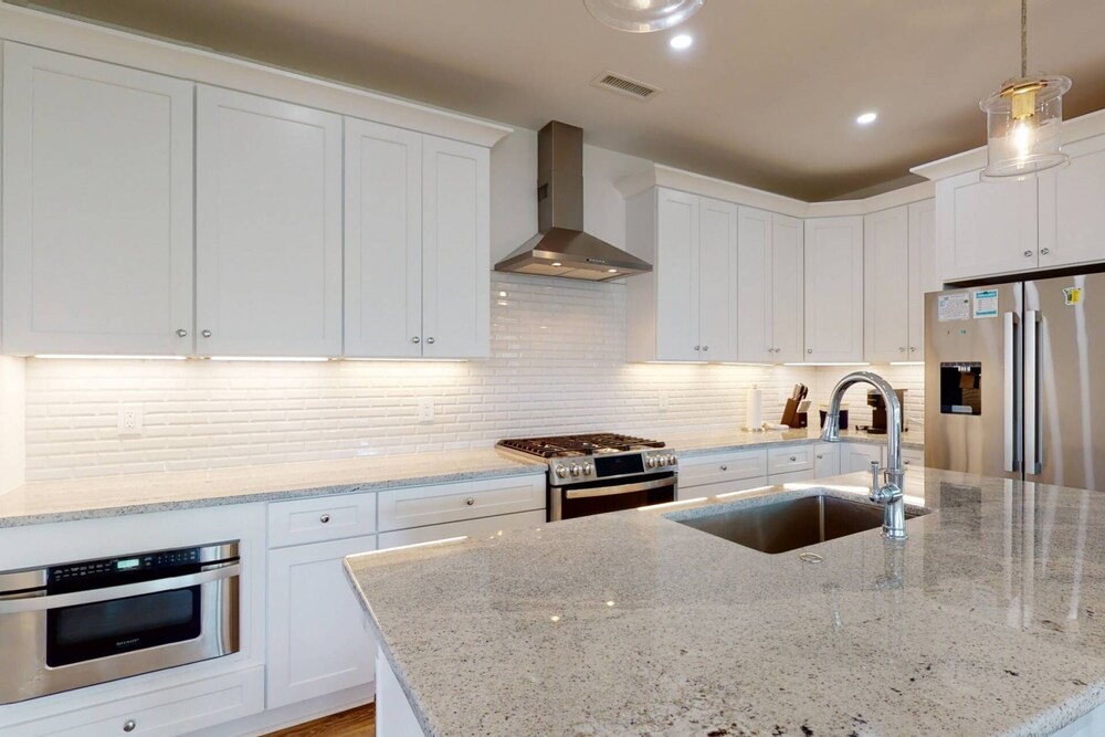 New Single Family Home, Large Deck - Water Views, Great location CB North End