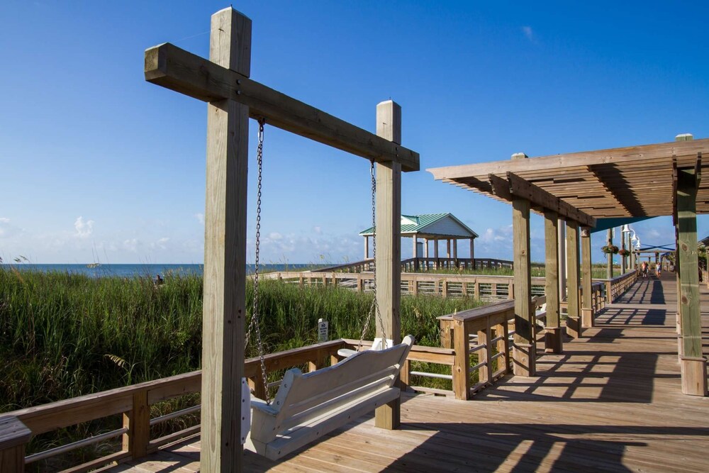 New Single Family Home, Large Deck - Water Views, Great location CB North End