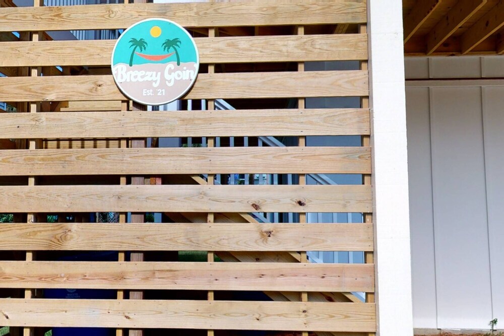 New Single Family Home, Large Deck - Water Views, Great location CB North End