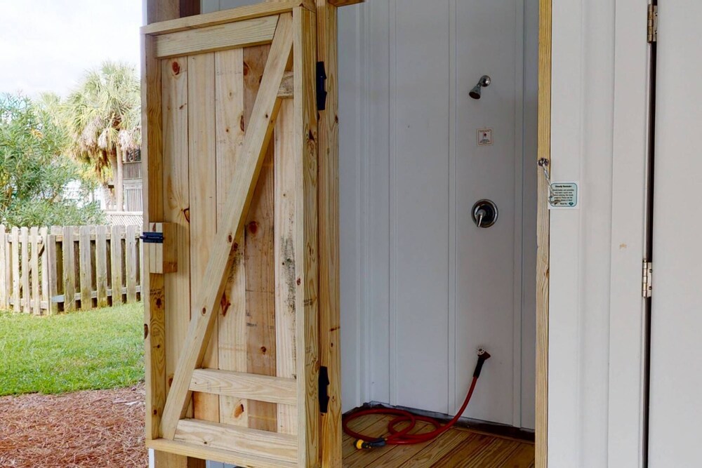 New Single Family Home, Large Deck - Water Views, Great location CB North End